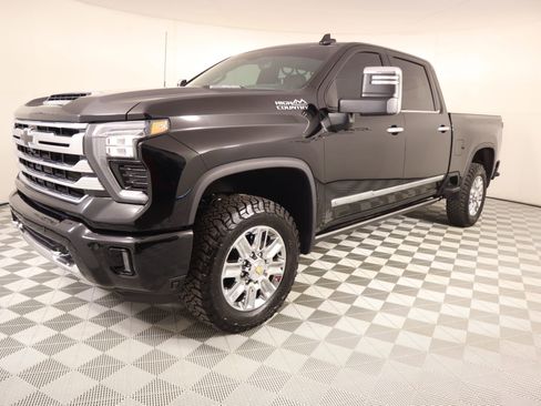 Used 2024 Chevrolet Silverado 2500 High Country w/ Technology Package image 10