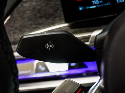 Used 2023 BMW 760i xDrive w/ Executive Package image 24