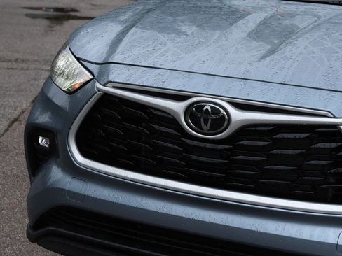 Used 2024 Toyota Highlander XLE image 14