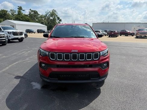 Used 2023 Jeep Compass Latitude AWD/4WD image 2