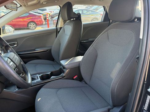 Used 2025 Kia K4 LXS image 35