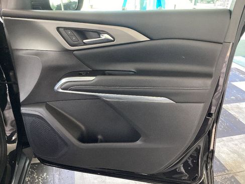 Used 2024 Chevrolet Traverse LT FWD image 25