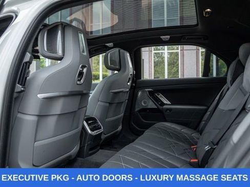 Used 2023 BMW i7 xDrive60 w/ Executive Package 2 AWD/4WD image 39