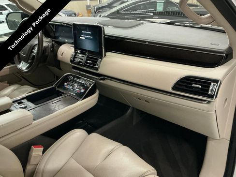 Used 2018 Lincoln Navigator Select w/ Technology Package image 11
