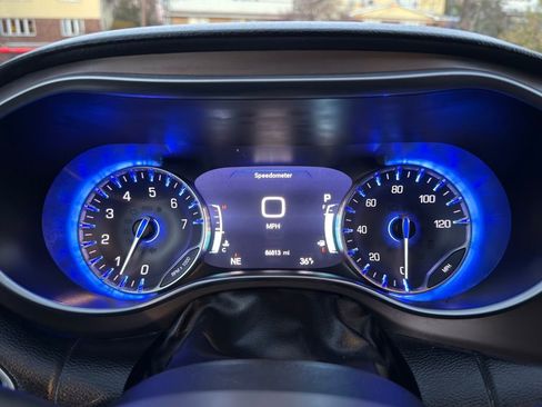 Used 2017 Chrysler Pacifica Touring-L Plus image 17