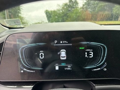 Used 2025 Kia Niro EX FWD image 11