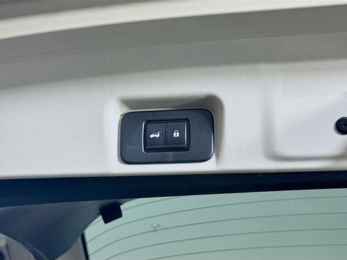 Used 2023 Nissan Ariya FWD image 30