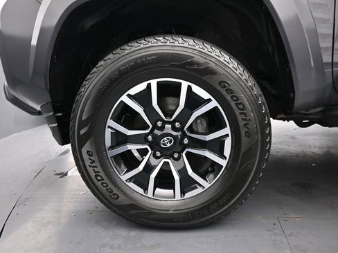 Used 2022 Toyota Tacoma TRD Sport image 14