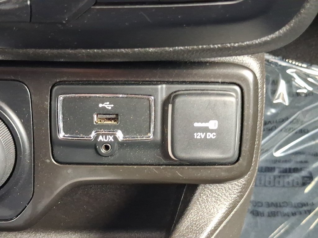 Used 2022 Jeep Renegade Latitude AWD/4WD image 6
