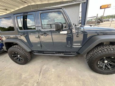 Used 2017 Jeep Wrangler Unlimited Sport w/ Connectivity Group AWD/4WD image 4
