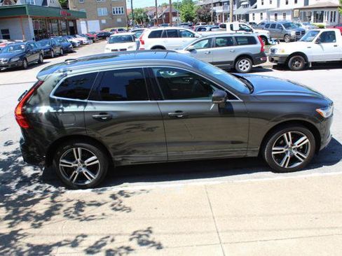 Used 2018 Volvo XC60 T5 Momentum w/ Vision Package AWD/4WD image 4