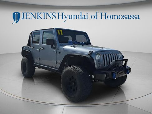 Used 2017 Jeep Wrangler Unlimited Sahara AWD/4WD image 12