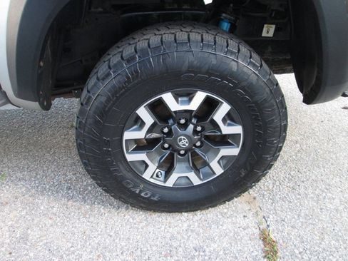 Used 2021 Toyota Tacoma TRD Off-Road AWD/4WD image 12
