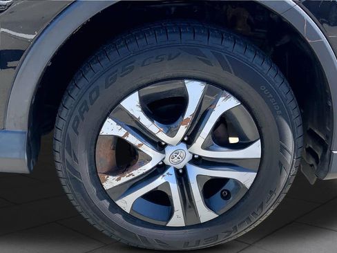 Used 2018 Toyota RAV4 LE FWD image 10