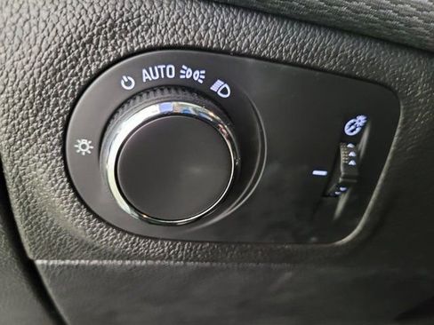 Used 2017 Chevrolet Cruze LT image 36