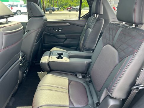 Used 2026 Honda Pilot Black Edition image 18
