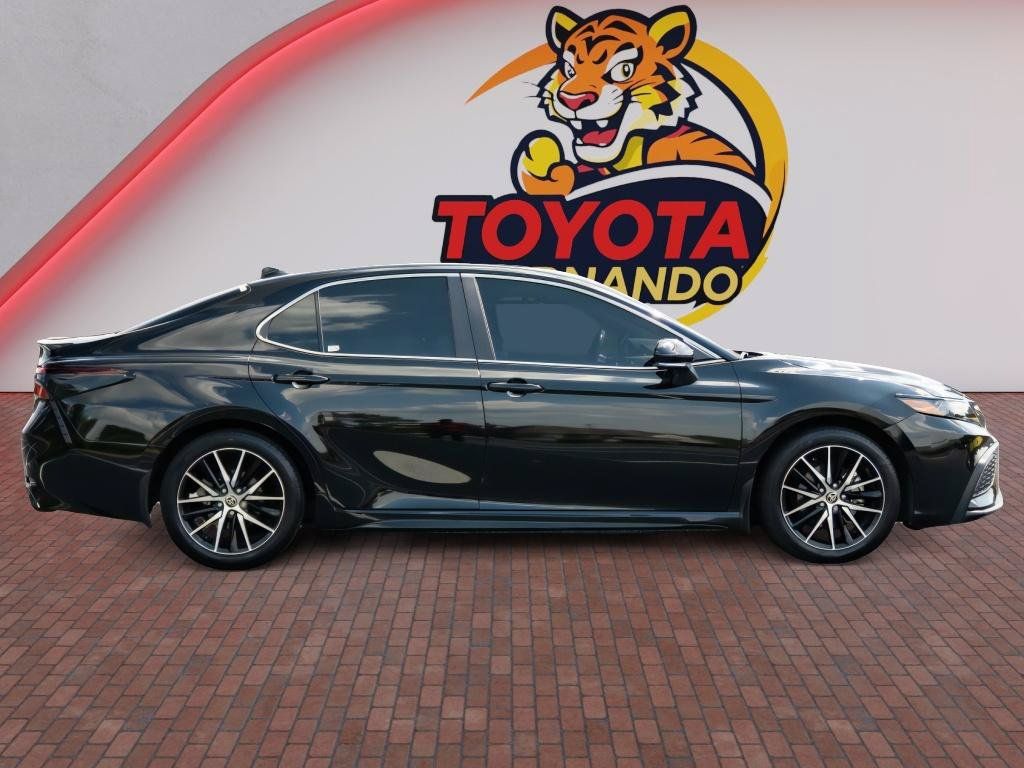 Used 2024 Toyota Camry SE FWD image 6
