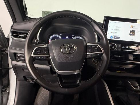 Used 2025 Toyota Highlander XSE AWD/4WD image 15