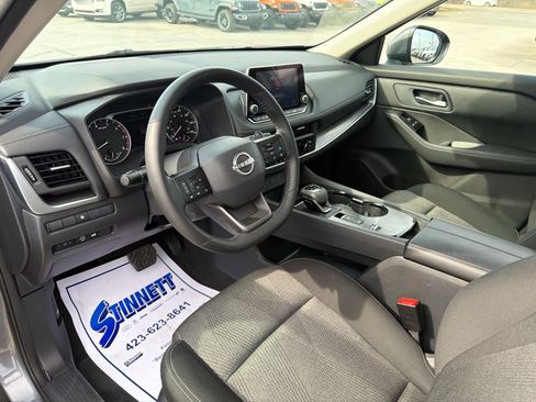 Used 2025 Nissan Rogue SV image 12