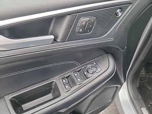 Used 2022 Ford Edge Titanium image 35