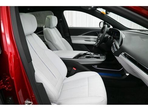 Certified 2024 Cadillac Lyriq Luxury AWD/4WD image 19