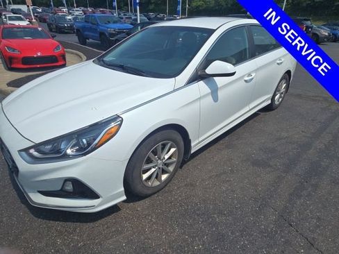 Used 2018 Hyundai Sonata SE FWD image 2