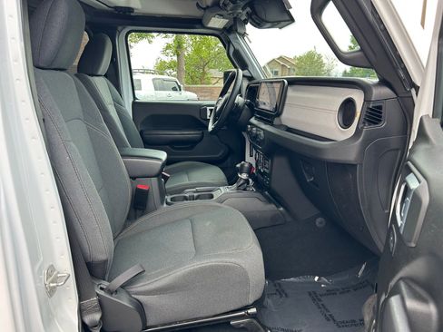 Used 2024 Jeep Gladiator Sport AWD/4WD image 30