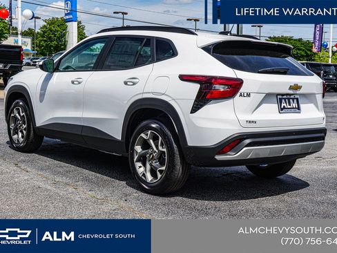 New 2026 Chevrolet Trax LT w/ Sunroof Package image 8
