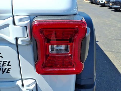 Certified 2024 Jeep Wrangler Unlimited AWD/4WD image 15