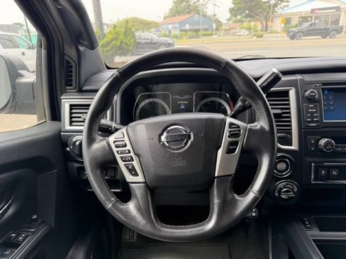 Used 2018 Nissan Titan SV w/ SV Convenience Package AWD/4WD image 10