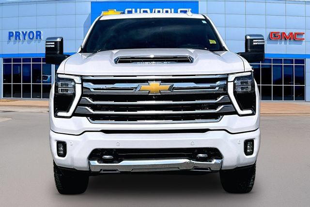 Used 2024 Chevrolet Silverado 2500 High Country w/ High Country Premium Package AWD/4WD image 2