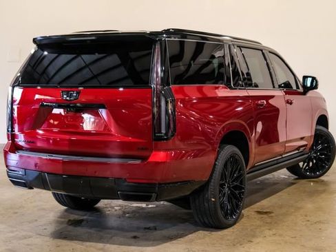 Used 2025 Cadillac Escalade ESV Sport Platinum image 5