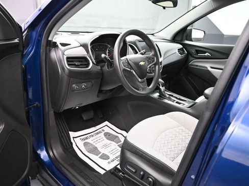 Used 2022 Chevrolet Equinox LS w/ LS Convenience Package image 9