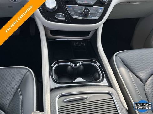 Certified 2024 Chrysler Pacifica Limited image 38