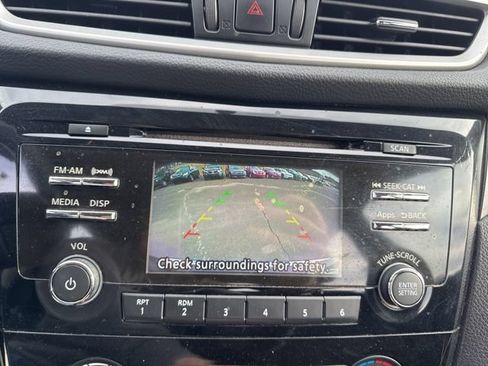 Used 2016 Nissan Rogue S FWD image 18