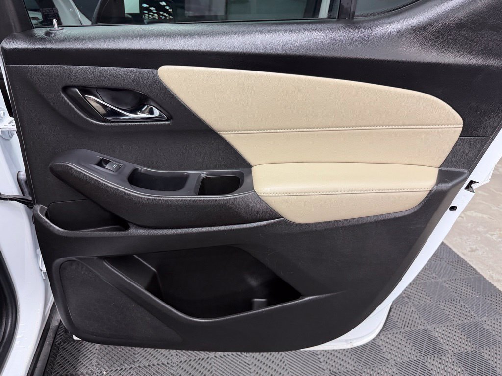 Used 2022 Chevrolet Traverse LT w/ LT Premium Package FWD image 49