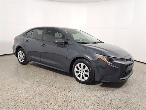 Used 2025 Toyota Corolla LE w/ Convenience Package image 4