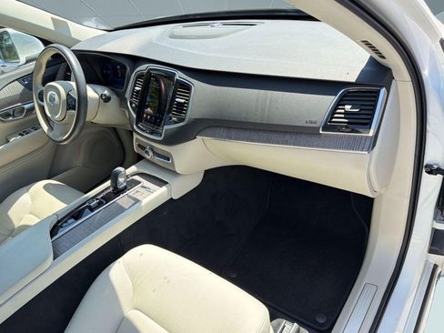 Certified 2023 Volvo XC90 B6 Plus image 31