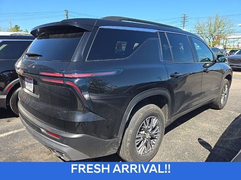 Used 2025 Chevrolet Traverse LT w/ Enhanced Driving Package image 5