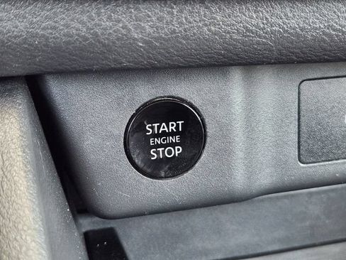 Used 2024 Nissan Rogue SV AWD/4WD image 19