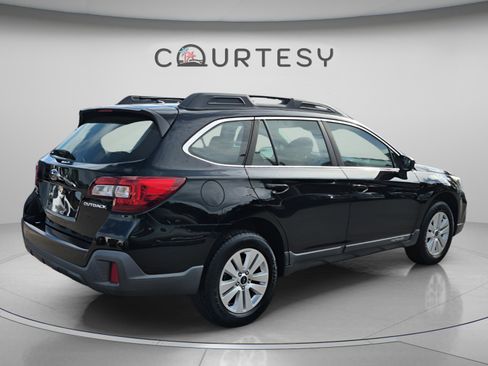 Used 2019 Subaru Outback 2.5i AWD/4WD image 5