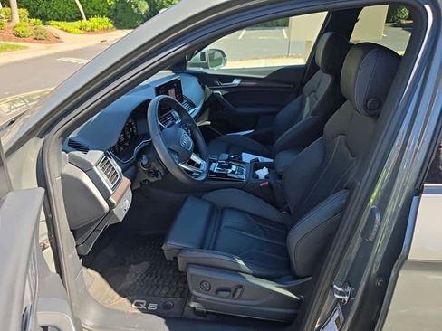 Used 2025 Audi Q5 e Premium Plus w/ Premium Plus Package image 12