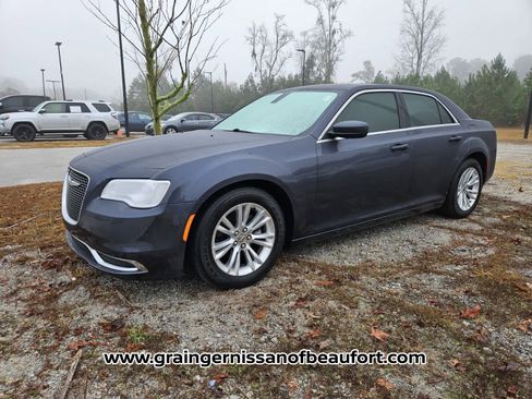 Used 2019 Chrysler 300 Touring L w/ Quick Order Package 22F image 5