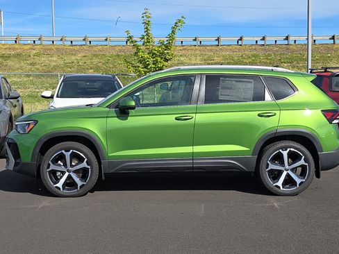 New 2025 Volkswagen Taos SEL image 6