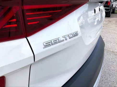 Used 2023 Kia Seltos S w/ Navigation Package FWD image 25