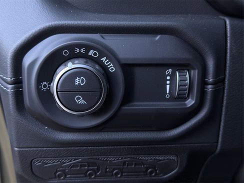 New 2025 Jeep Gladiator Sport image 17