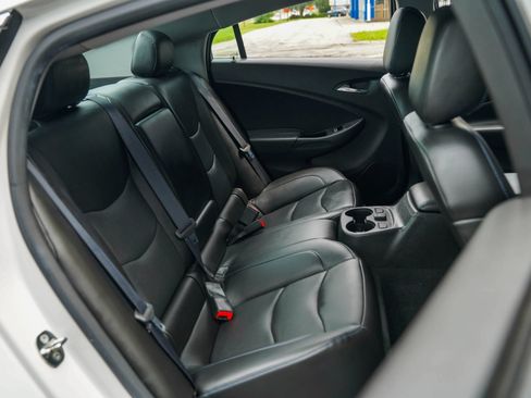 Used 2018 Chevrolet Volt Premier w/ Driver Confidence Package FWD image 31