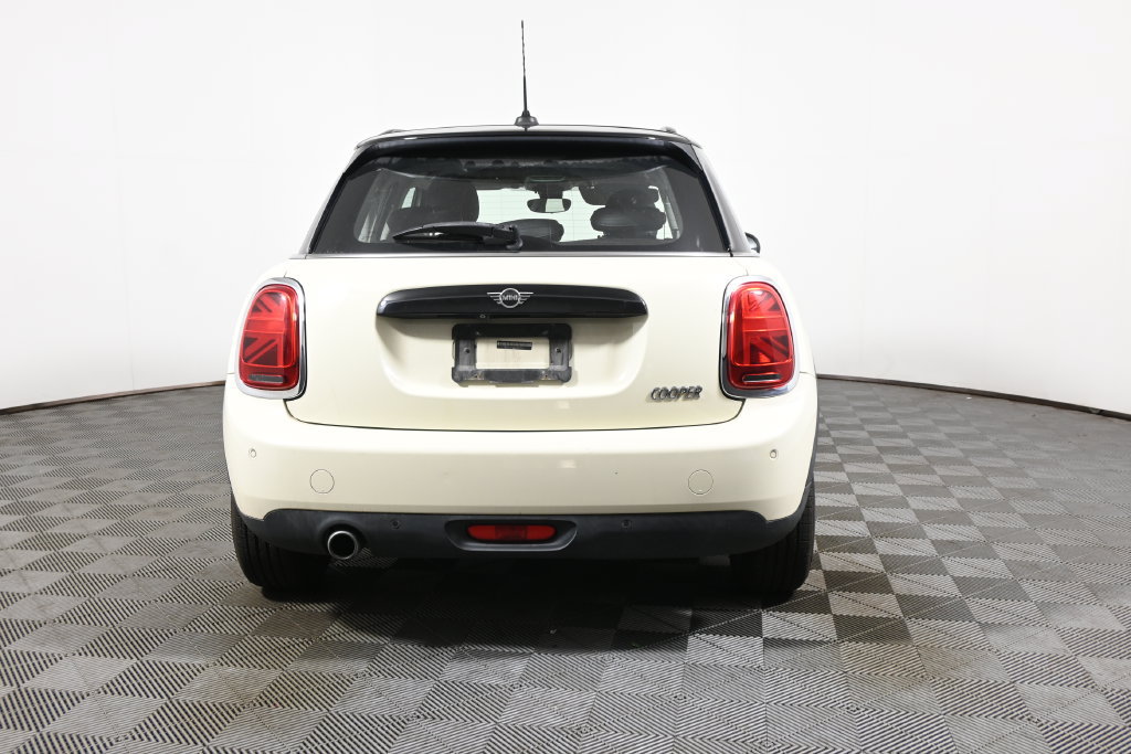 Used 2020 MINI Cooper 4-Door Hardtop FWD image 6
