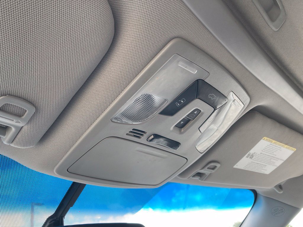 Used 2015 Toyota Sienna XLE Premium FWD image 22