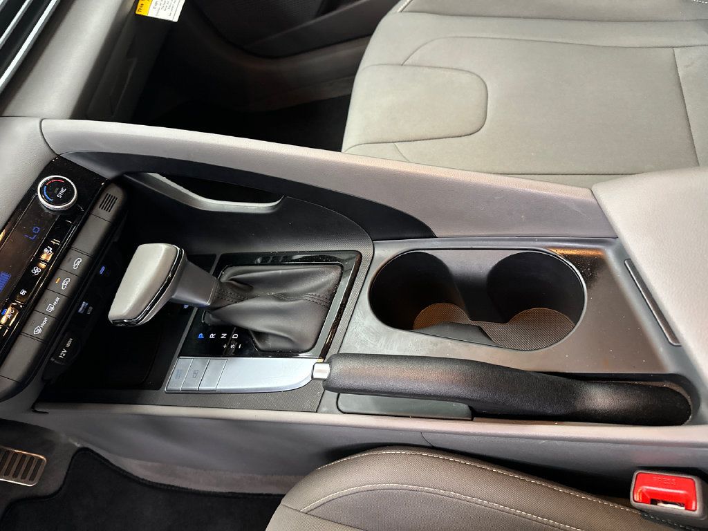 Certified 2025 Hyundai Elantra Sport FWD image 28